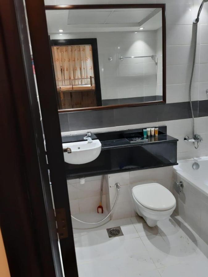 Decent Boys Hostel In Center Of Bur Dubai Next To Burjuman Metro Station With All Free Facilities Kültér fotó